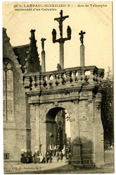 LAMPAUL-GUIMILIAU (F.) - Arc de Triomphe surmonté d'un calvaire