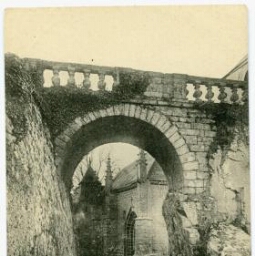 LE FAOUET. - L'Arche de la Chapelle Saint-Michel à Sainte-Barbe