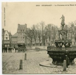 GUINGAMP. - La Fontaine et la Place du Centre