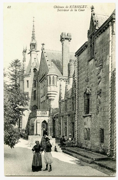 Château de KERIOLET (Finistère). - Intérieur de la Cour