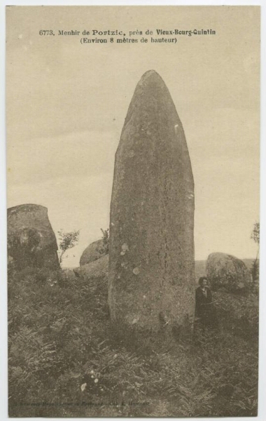 Menhir de Portzic, près Vieux-Bourg-Quintin (environ mètres de hauteur)
