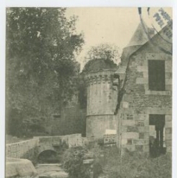 FOUGERES. - Ruines du Château et Pont sur le Nançon.