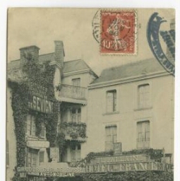Une place de Dinard, l'Hôtel de France