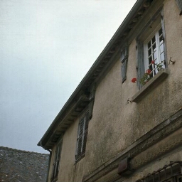 Melesse. - Les Quenouillères : maison, détails, façade.