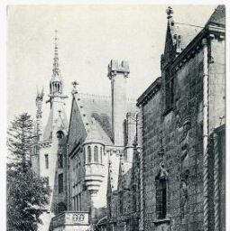 Château de KERIOLET (Finistère). - Intérieur de la Cour