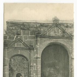 Lannion (Côtes-du-Nord) Porte d'entrée du Manoir de Goasiern