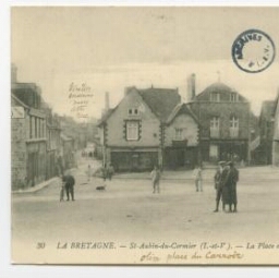 LA BRETAGNE.- St-Aubin-du-Cormier (I.-et-V.). - La Place et la Rue de la Garenne.