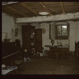 Theix. - Plessis Josso : manoir, intérieur, appartement arrière, 17e siècle.