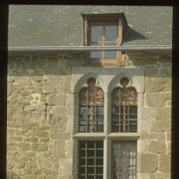 Saint-Symphorien. - Le Téhel, manoir : façade, détails, fenêtre.