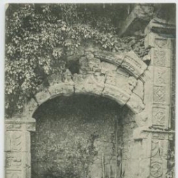 SENS-de-BRETAGNE (I.-et-V.). - Cheminée sculptée du Château historique du Bouessay