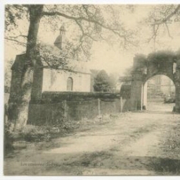 SAINT-HILAIRE-DES-LANDES. Entrée du Château de la Haye-Saint-Hilaire.