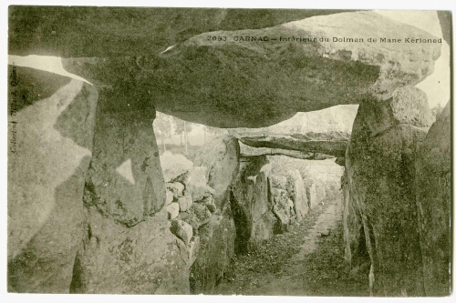 CARNAC. - Intérieur du Dolmen de Mane Kérioned.