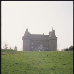 Sibiril. - Château de Kerouzéré : façade nord.