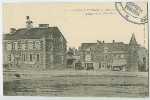 SENS-de-BRETAGNE (I.-et-V.). - Place de l'Hotel-de-Ville - La Tourelle du XVIe siècle.
