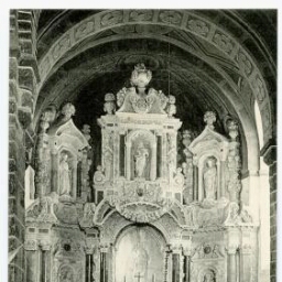 CHATEAUBRIANT (Loire-Inf.) - Intérieur de l'Eglise Saint-Jean-de-Béré. Le Choeur, retable du XVIIe siècle