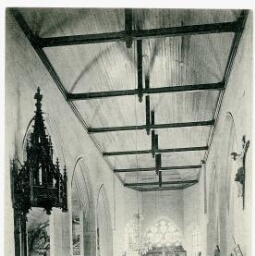 CARHAIX. - Intérieur de l'Eglise de Plouguer (en partie du XIIe siècle)