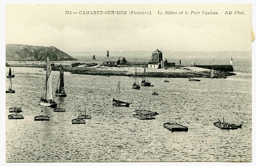 CAMARET-SUR-MER (Finistère). Le Sillon et le Fort Vauban.
