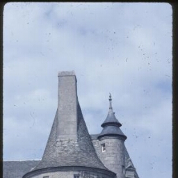 Saint-Vougay. - Château de Kerjean : chapelle, charpente.