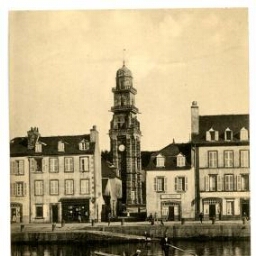 LANDERNEAU (Finistère).- Eglise Saint-Thomas, vue prise du Quai
