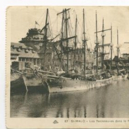 SAINT-MALO - Les terreneuvas dans le port.
