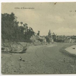 Saint-Suliac - La plage et le bourg.