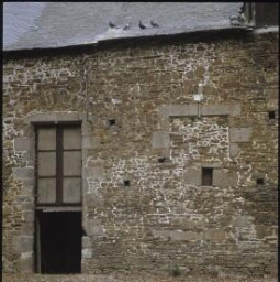 La Boussac. - Le Brégain : manoir, façade, détail.