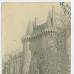 Château de Montmuran, le Donjon.