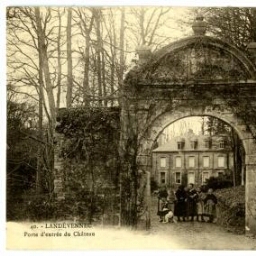 LANDEVENNEC Porte d'entrée du Château