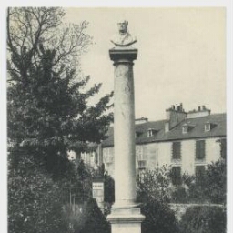 DINAN - Statue de Néel de La Vigne