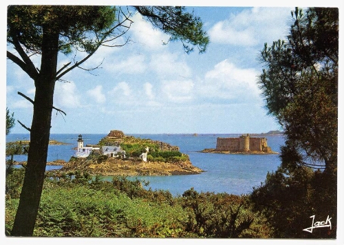 CARANTEC - N Le Château du Taureau et l'Ile Louet