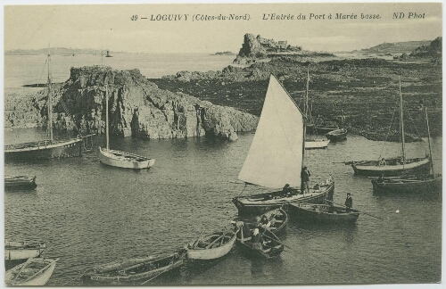 LOGUIVY (Côtes-du-Nord). L'Entrée du Port à Marée basse. ND Phot
