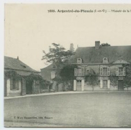 Argentré-du-Plessis (I.-et-V.). Manoir de la Fauconnerie.