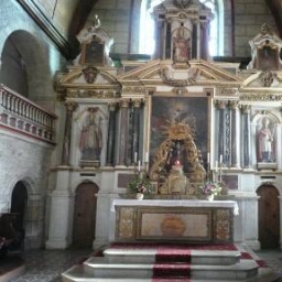 Retable de l'autel principal de l'église Saint-Pierre