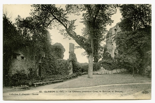 CLISSON (L.-Inf.) - Le Château, première Cour, le Bastion, le Donjon