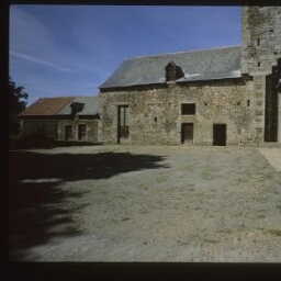 La Boussac. - Le Brégain : château, manoir, grange, tour.