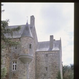 Béganne. - Château de L'Estier : extérieur, arrière.