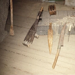 Saint-Lyphard. - Ile de Fédrun : maison, outils du chaumier.