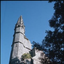 Plougastel-Saint-Germain. - Saint-Germain : chapelle, clocher.
