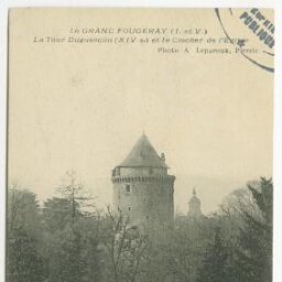 Le GRAND-FOUGERAY (I. et V.) La Tour Duguesclin (XIV s.) et le Clocher de l'Eglise