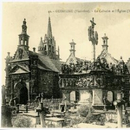 GUIMILLAU (Finistère).- Le Calvaire et l'Eglise (XVIe siècle)