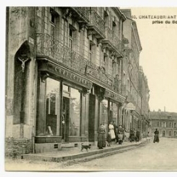 CHATEAUBRIANT (Loire-Inf.) - Place de la Motte prise du Boulevard des Terrasses.