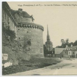 Fougères (I.-et-V.) - La Rue du Château. - Flèche de l'Eglise St-Sulpice et Tour Surienne.
