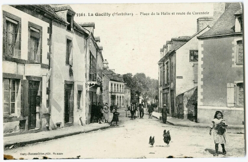 La Gacilly (Morbihan) - Place de la Halle et route de Carentoir.