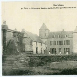 ELVEN. - Château de Kerléau qui fut habité par Descartes et où se trouve son tombeau..