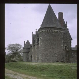 La Chapelle-Glain. - Château de La Motte Glain : château.