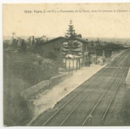 VERN (I.-et-V.) - Panorama de la Gare, dans le lointain le Clocher de l'Eglise de Corps-Nuds