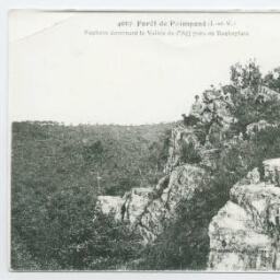 Forêt de Paimpont (I.-et-V.) Rochers dominant la vallée de l'Aff près de Rocheplate.
