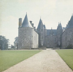 Ploubezre. - Château de Kergrist.