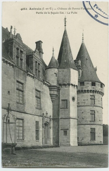 Antrain(I.-et-V.). Château de Bonnefontaine, partie de la façade Est. Le puits.