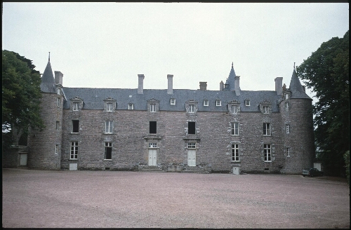 Erquy. - Château de Bienassis : château, façade.